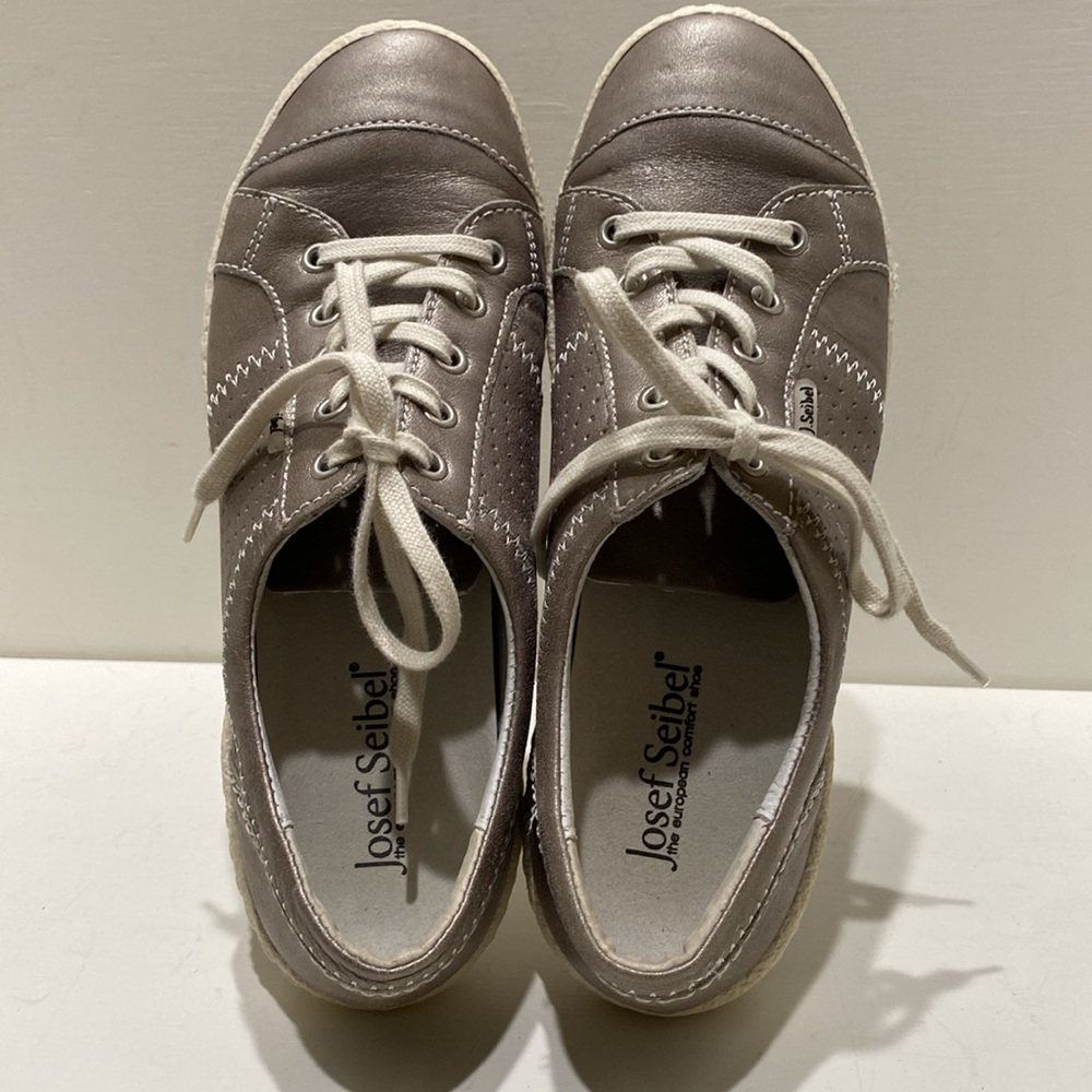 JOSEF SEIBEL “Caspian” Silver Grey Metallic Sneakers (Sz: 37 EU)
